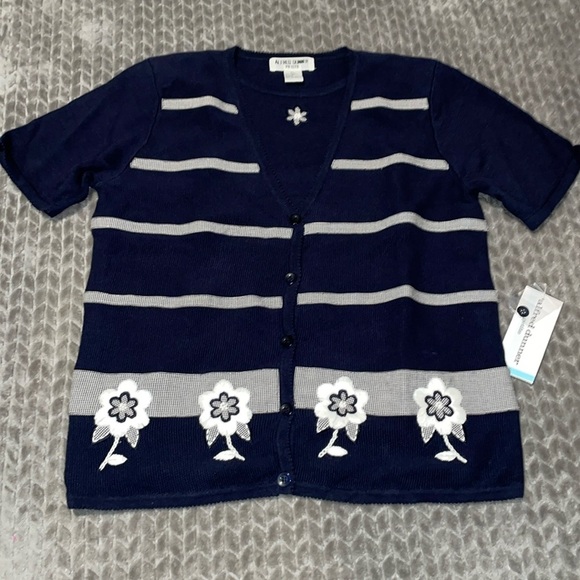 NWT Alfred Dunner Short Sleeve Floral Embroidered Sweater. Large Petite. - Picture 7 of 14